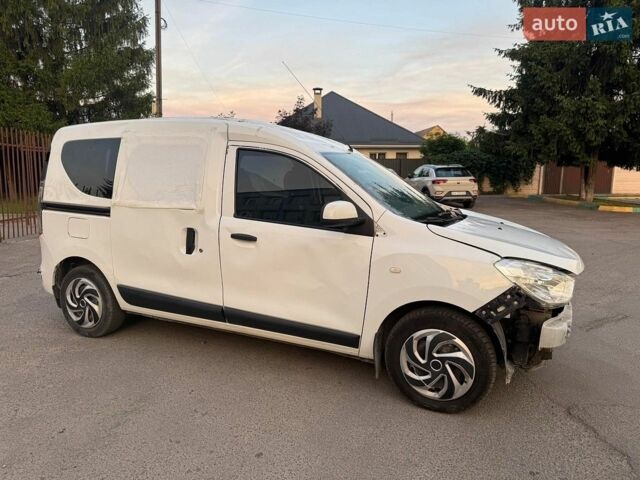 Белый Рено Dokker, объемом двигателя 1.46 л и пробегом 237 тыс. км за 2900 $, фото 1 на Automoto.ua