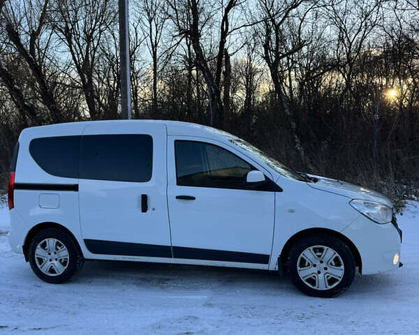 Белый Рено Dokker, объемом двигателя 1.5 л и пробегом 146 тыс. км за 8950 $, фото 1 на Automoto.ua