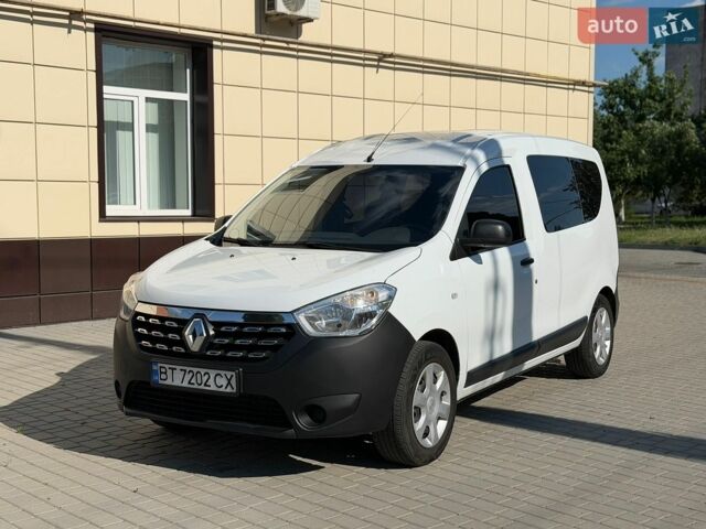 Білий Рено Dokker, об'ємом двигуна 1.6 л та пробігом 146 тис. км за 8900 $, фото 1 на Automoto.ua