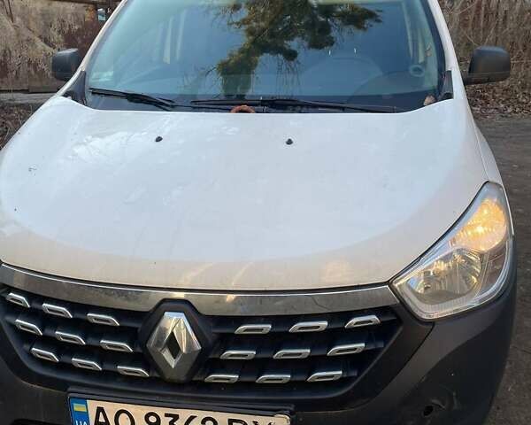 Белый Рено Dokker, объемом двигателя 1.6 л и пробегом 193 тыс. км за 7500 $, фото 1 на Automoto.ua
