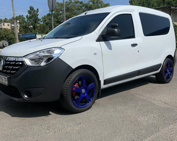 Белый Рено Dokker, объемом двигателя 1.46 л и пробегом 47 тыс. км за 11600 $, фото 1 на Automoto.ua