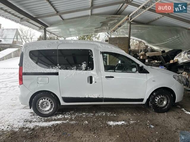 Белый Рено Dokker, объемом двигателя 1.46 л и пробегом 160 тыс. км за 9800 $, фото 1 на Automoto.ua