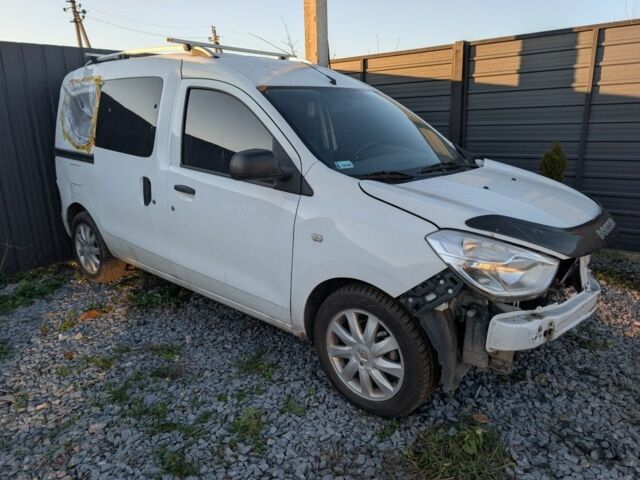 Белый Рено Dokker, объемом двигателя 1.6 л и пробегом 250 тыс. км за 2650 $, фото 1 на Automoto.ua