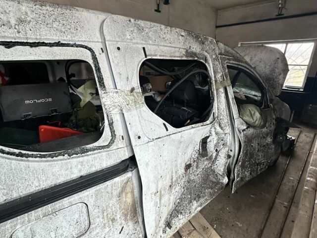 Белый Рено Dokker, объемом двигателя 0 л и пробегом 245 тыс. км за 3200 $, фото 1 на Automoto.ua
