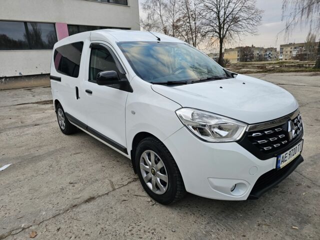 Белый Рено Dokker, объемом двигателя 1.5 л и пробегом 79 тыс. км за 11500 $, фото 1 на Automoto.ua