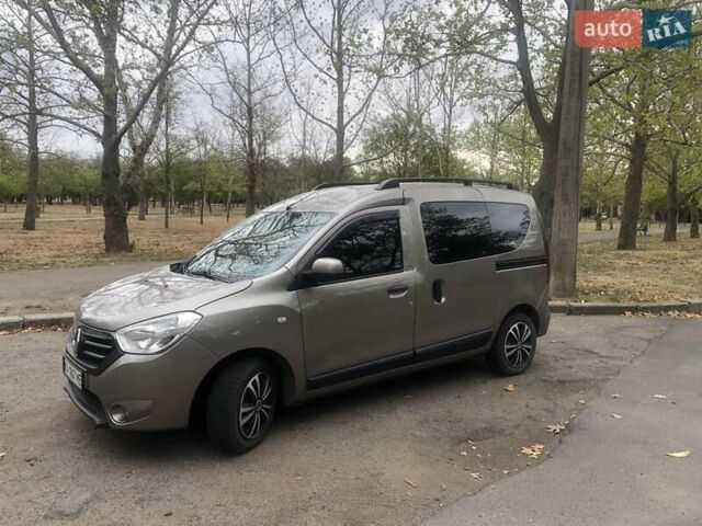 Коричневый Рено Dokker, объемом двигателя 1.5 л и пробегом 303 тыс. км за 7200 $, фото 1 на Automoto.ua