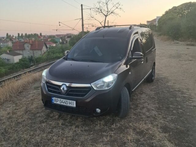 Коричневый Рено Dokker, объемом двигателя 1.5 л и пробегом 275 тыс. км за 8300 $, фото 1 на Automoto.ua