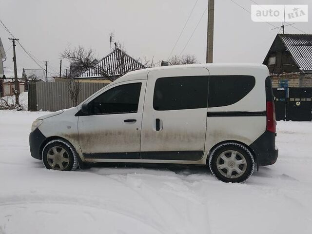 Белый Рено Доккер пасс., объемом двигателя 1.5 л и пробегом 101 тыс. км за 10800 $, фото 1 на Automoto.ua