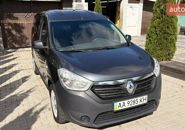 Серый Рено Dokker, объемом двигателя 1.5 л и пробегом 148 тыс. км за 9000 $, фото 1 на Automoto.ua