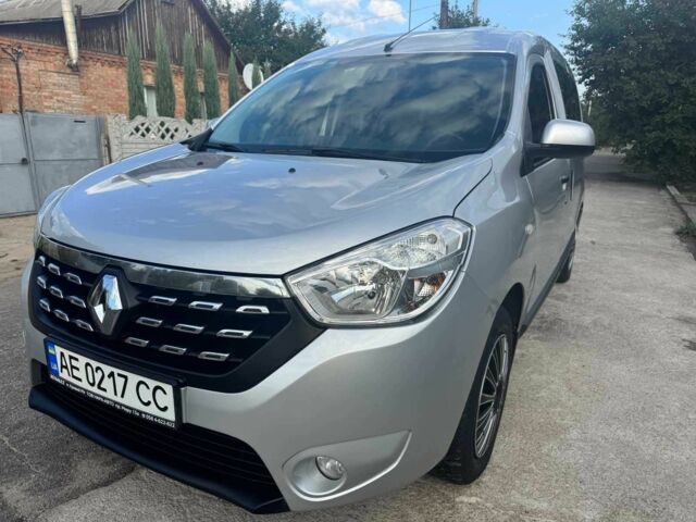 Серый Рено Dokker, объемом двигателя 1.5 л и пробегом 130 тыс. км за 8200 $, фото 1 на Automoto.ua
