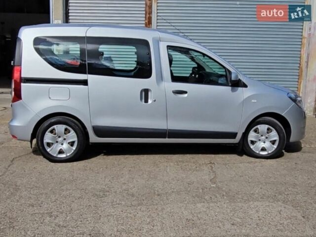 Сірий Рено Dokker, об'ємом двигуна 1.6 л та пробігом 136 тис. км за 9500 $, фото 1 на Automoto.ua