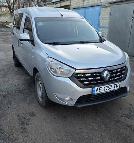 Серый Рено Dokker, объемом двигателя 1.46 л и пробегом 250 тыс. км за 7999 $, фото 1 на Automoto.ua