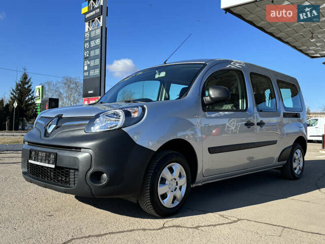 Серый Рено Dokker, объемом двигателя 0 л и пробегом 17 тыс. км за 15500 $, фото 1 на Automoto.ua