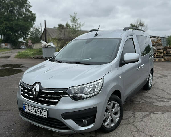 Серый Рено Dokker, объемом двигателя 1.5 л и пробегом 32 тыс. км за 20500 $, фото 1 на Automoto.ua