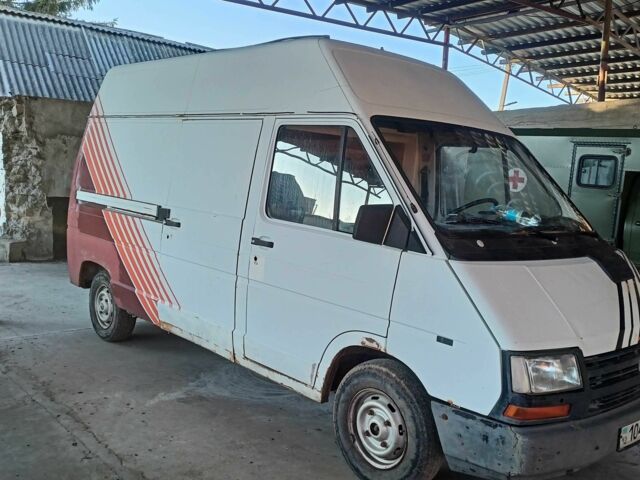 Белый Рено Другая, объемом двигателя 2.5 л и пробегом 100 тыс. км за 2000 $, фото 1 на Automoto.ua