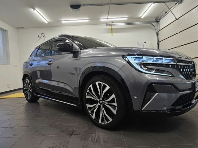Сірий Рено Інша, об'ємом двигуна 1.3 л та пробігом 42 тис. км за 42000 $, фото 1 на Automoto.ua