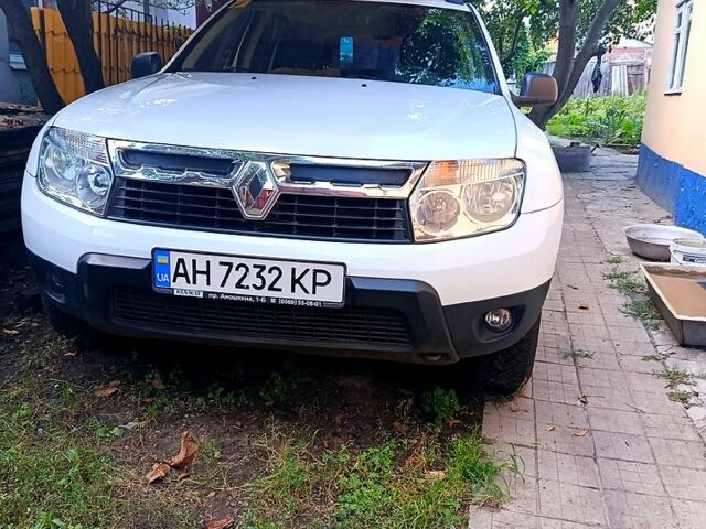 Белый Рено Дастер, объемом двигателя 1.6 л и пробегом 92 тыс. км за 9500 $, фото 1 на Automoto.ua