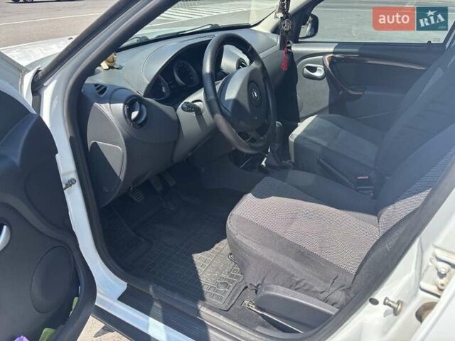 Белый Рено Дастер, объемом двигателя 1.6 л и пробегом 132 тыс. км за 8200 $, фото 1 на Automoto.ua