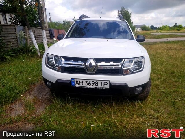 Белый Рено Дастер, объемом двигателя 1.6 л и пробегом 200 тыс. км за 8900 $, фото 1 на Automoto.ua