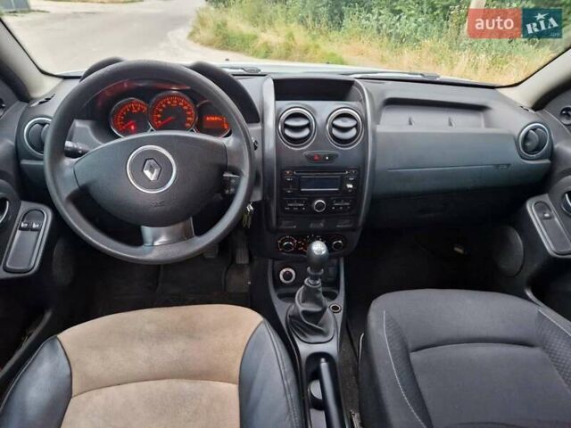 Белый Рено Дастер, объемом двигателя 1.5 л и пробегом 310 тыс. км за 9500 $, фото 1 на Automoto.ua