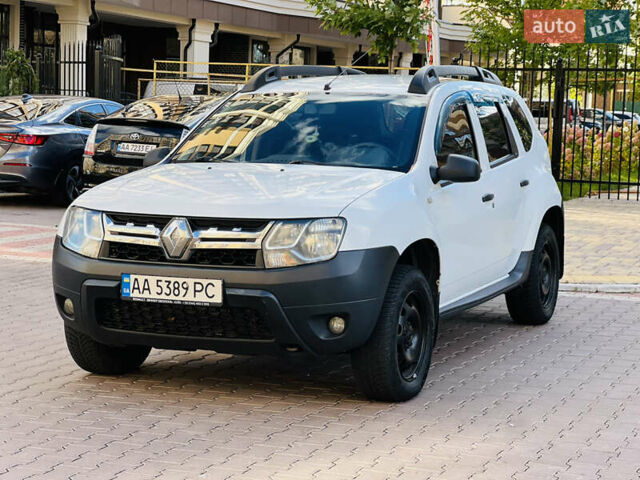 Рено Дастер 2016 в Киеве на Automoto.ua Белый Рено Дастер, объемом двигателя 1.46 л и пробегом 253 тыс. км за 11500 $, фото 1 на Automoto.ua