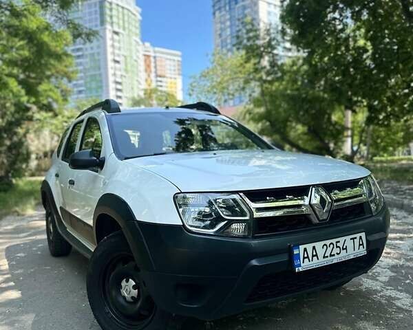 Белый Рено Дастер, объемом двигателя 1.46 л и пробегом 160 тыс. км за 9900 $, фото 1 на Automoto.ua