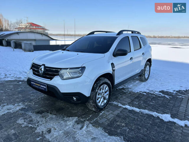Белый Рено Дастер, объемом двигателя 1.6 л и пробегом 17 тыс. км за 17800 $, фото 1 на Automoto.ua