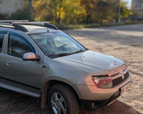 Бежевый Рено Дастер, объемом двигателя 1.6 л и пробегом 120 тыс. км за 8000 $, фото 1 на Automoto.ua