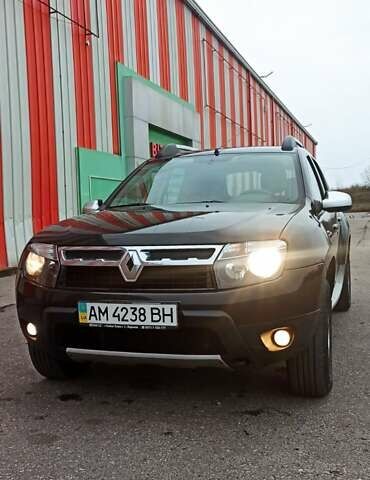 Черный Рено Дастер, объемом двигателя 2 л и пробегом 223 тыс. км за 10500 $, фото 1 на Automoto.ua