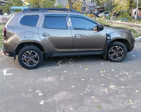 Коричневый Рено Дастер, объемом двигателя 1.6 л и пробегом 9 тыс. км за 18000 $, фото 1 на Automoto.ua