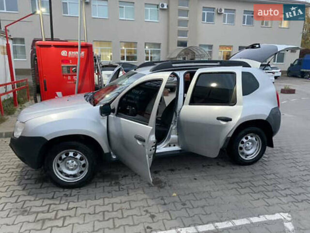 Серый Рено Дастер, объемом двигателя 1.6 л и пробегом 265 тыс. км за 7000 $, фото 1 на Automoto.ua