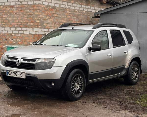 Серый Рено Дастер, объемом двигателя 1.46 л и пробегом 200 тыс. км за 8000 $, фото 1 на Automoto.ua