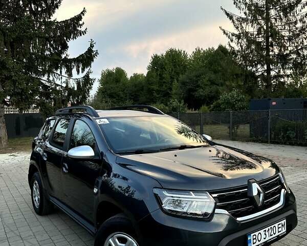 Серый Рено Дастер, объемом двигателя 1.6 л и пробегом 18 тыс. км за 16500 $, фото 1 на Automoto.ua