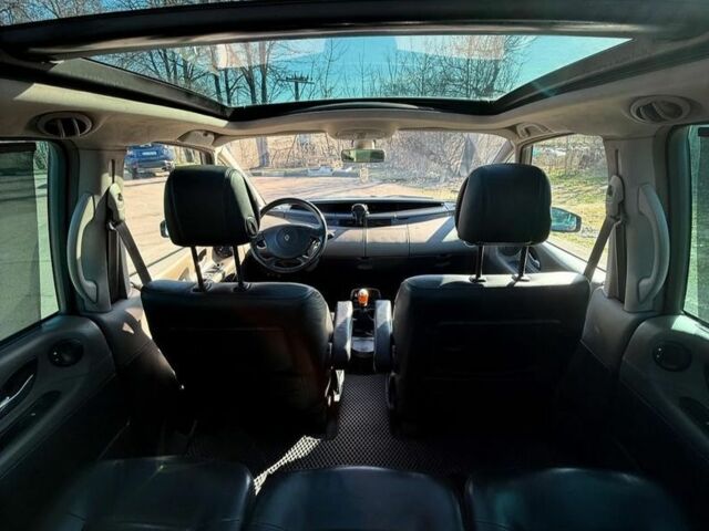 Чорний Рено Еспейс, об'ємом двигуна 2 л та пробігом 400 тис. км за 4400 $, фото 1 на Automoto.ua