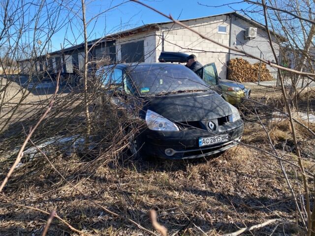 Черный Рено Эспейс, объемом двигателя 2 л и пробегом 200 тыс. км за 2000 $, фото 1 на Automoto.ua