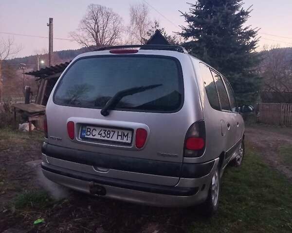 Сірий Рено Еспейс, об'ємом двигуна 2 л та пробігом 253 тис. км за 1600 $, фото 1 на Automoto.ua