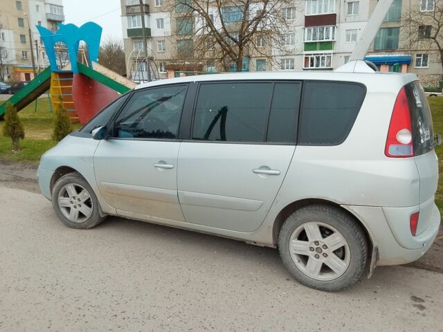 Серый Рено Эспейс, объемом двигателя 2.2 л и пробегом 250 тыс. км за 3600 $, фото 1 на Automoto.ua