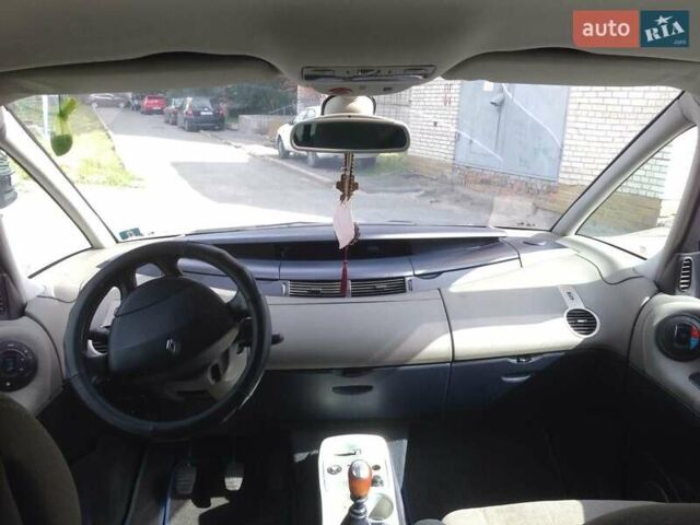 Серый Рено Эспейс, объемом двигателя 2.2 л и пробегом 300 тыс. км за 4500 $, фото 1 на Automoto.ua