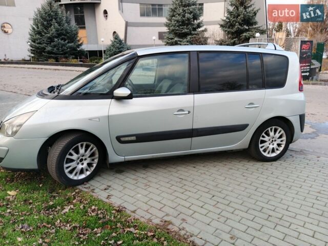 Серый Рено Эспейс, объемом двигателя 1.87 л и пробегом 334 тыс. км за 4500 $, фото 1 на Automoto.ua