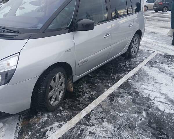 Серый Рено Эспейс, объемом двигателя 2 л и пробегом 194 тыс. км за 9800 $, фото 1 на Automoto.ua