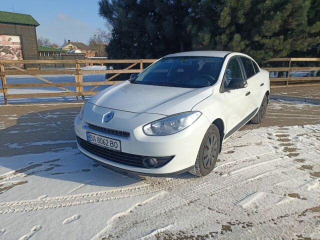 Белый Рено Флюенс, объемом двигателя 1.6 л и пробегом 154 тыс. км за 6500 $, фото 1 на Automoto.ua