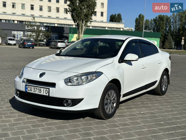 Білий Рено Флюенс, об'ємом двигуна 1.46 л та пробігом 220 тис. км за 5400 $, фото 1 на Automoto.ua