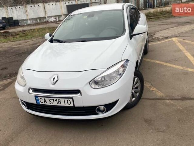 Белый Рено Флюенс, объемом двигателя 1.46 л и пробегом 295 тыс. км за 5600 $, фото 1 на Automoto.ua