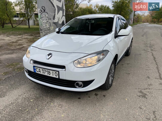 Белый Рено Флюенс, объемом двигателя 1.5 л и пробегом 290 тыс. км за 5400 $, фото 1 на Automoto.ua