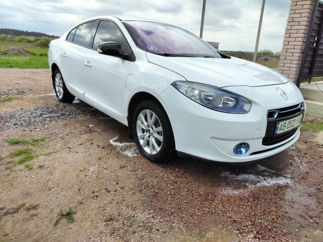 Белый Рено Флюенс, объемом двигателя 0 л и пробегом 110 тыс. км за 9300 $, фото 1 на Automoto.ua