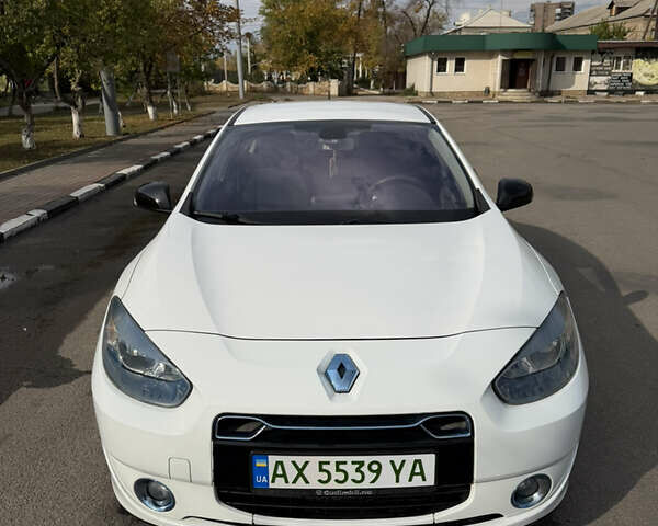 Белый Рено Флюенс, объемом двигателя 0 л и пробегом 127 тыс. км за 4500 $, фото 1 на Automoto.ua
