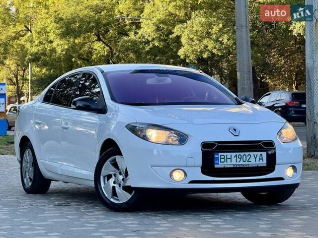 Белый Рено Флюенс, объемом двигателя 0 л и пробегом 151 тыс. км за 5999 $, фото 1 на Automoto.ua
