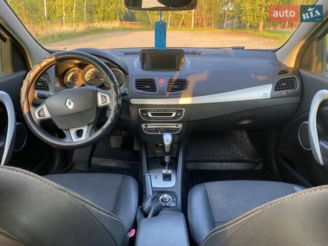 Белый Рено Флюенс, объемом двигателя 0 л и пробегом 120 тыс. км за 3800 $, фото 1 на Automoto.ua