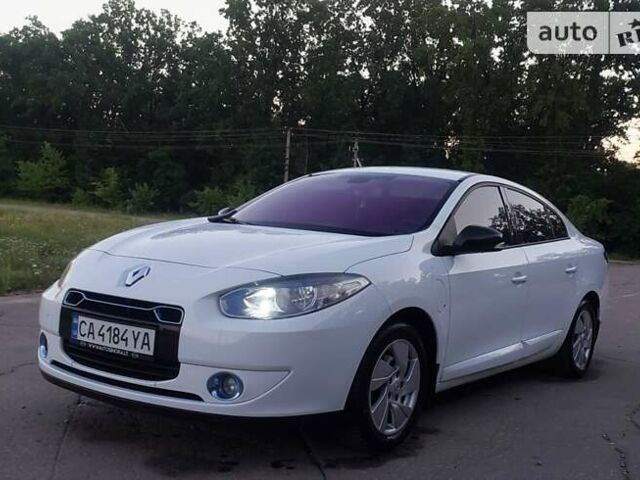 Белый Рено Флюенс, объемом двигателя 0 л и пробегом 128 тыс. км за 4400 $, фото 1 на Automoto.ua