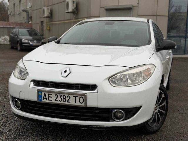 Белый Рено Флюенс, объемом двигателя 1.6 л и пробегом 220 тыс. км за 5100 $, фото 1 на Automoto.ua